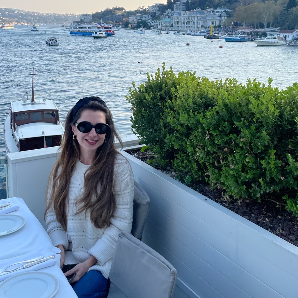 Meet your Posher, Dilek